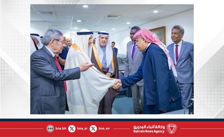 الشيخ خالد بن عبد الله يزور أخبار الخليج احتفاء بمرور 50 عاما على تأسيسها وبذكرى يوبيلها الذهبي .. ويؤكد: الصحافة البحرينية رافد للمسيرة التنموية الشاملة وتحظى برعاية وفرت لها مناخا مهنيا للمساهمة في جهود التطوير